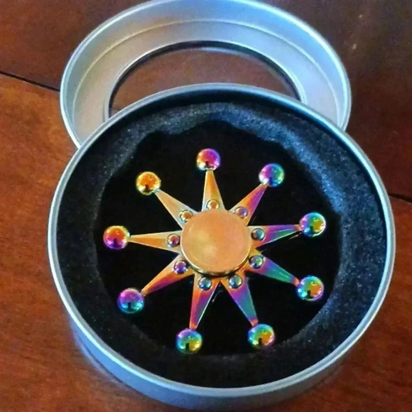 NWT...metal holographic nautical fidget star.. - Picture 3 of 3